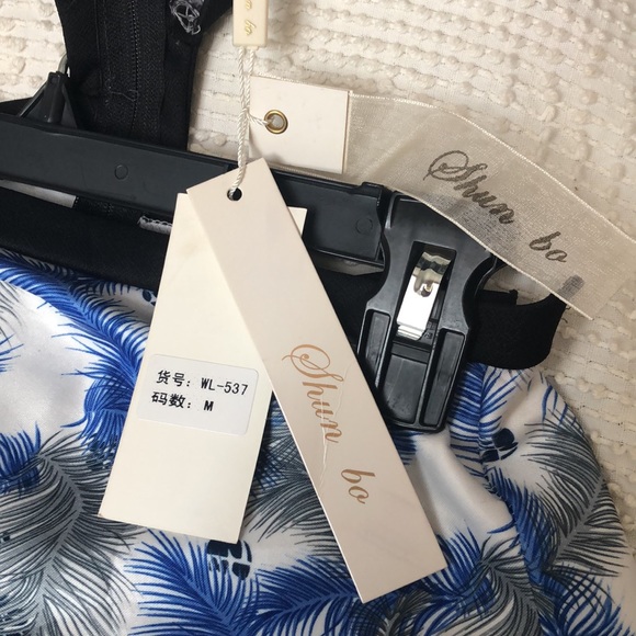 Brand new junior set. Skirt and top. - Picture 3 of 3